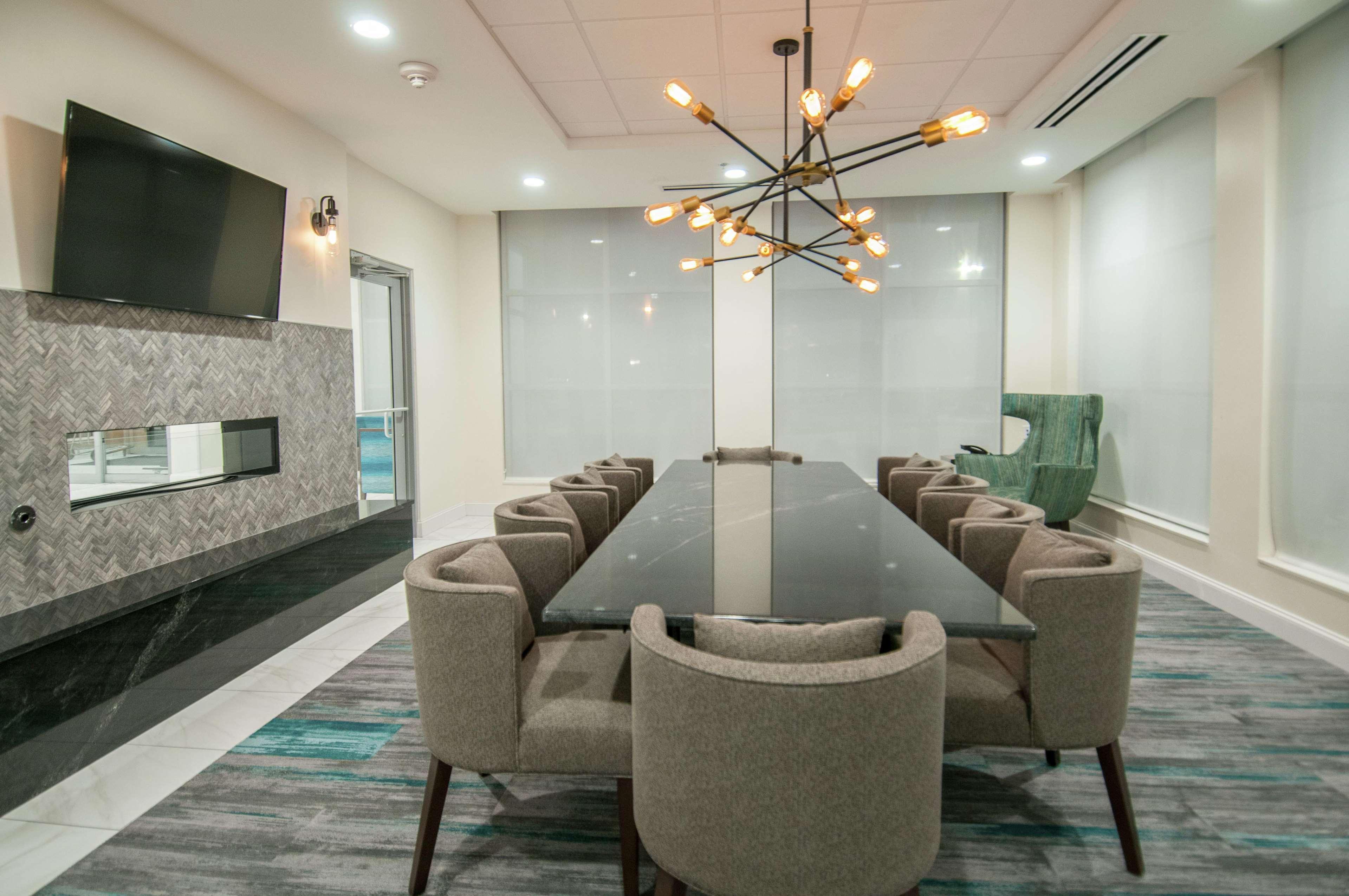 Hilton Garden Inn Jackson/Клінтон Екстер'єр фото