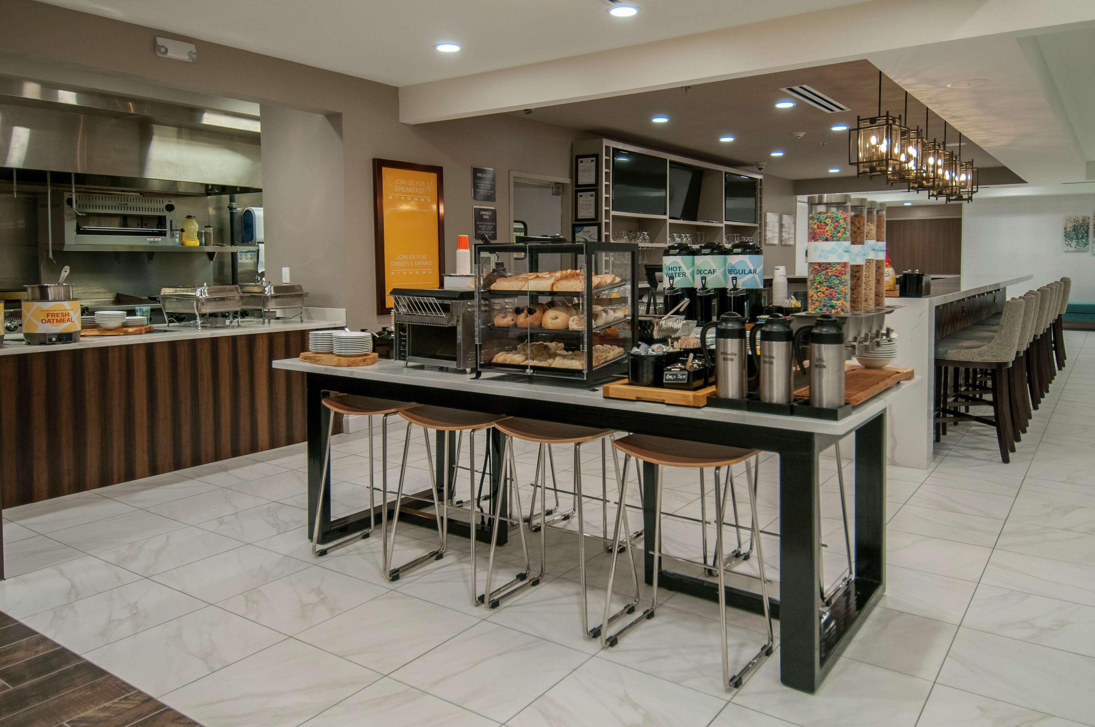 Hilton Garden Inn Jackson/Клінтон Екстер'єр фото